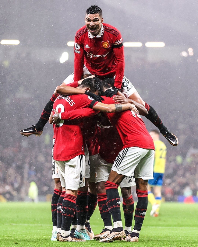 邮报：切尔西计划抛售斯特林等9人，以收回3亿镑资金